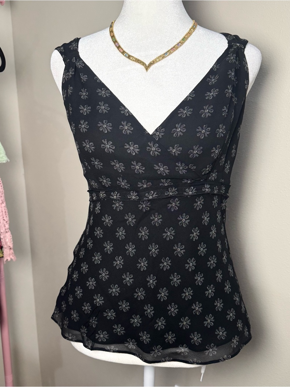 Ann Taylor Black Floral V-Neck Y2K Sleeveless Silk Women’s Size 6 Summer Top